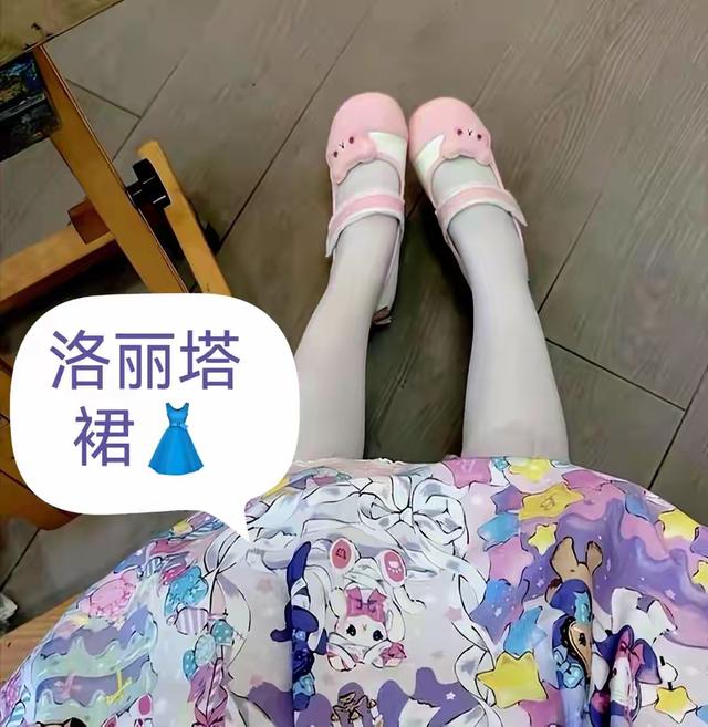 新生穿"洛丽塔"报到，学长拒搬行李，家长拍手叫好！