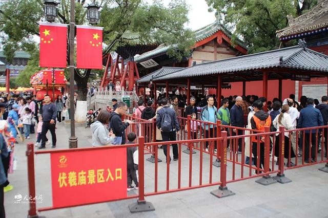 甘肃天水国庆假日第4天持续火热， 麦积山石窟门票早早售罄！