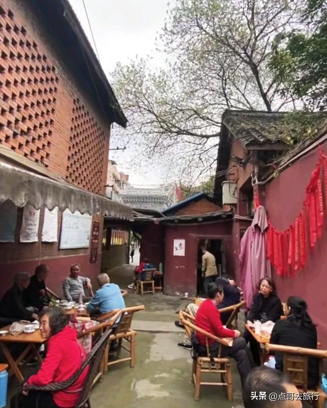 成都闹市中心神秘小庙，“似庙非庙”的烟火气，吃斋饭仅需8元！