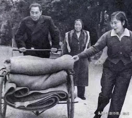 晚年邓颖超透露：恩来在上海有另外一任“妻子”，俩人相处很默契