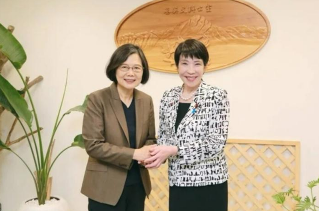 狐狸尾巴已藏不住了：高市早苗当选两天后，特朗普终于忍不住发文