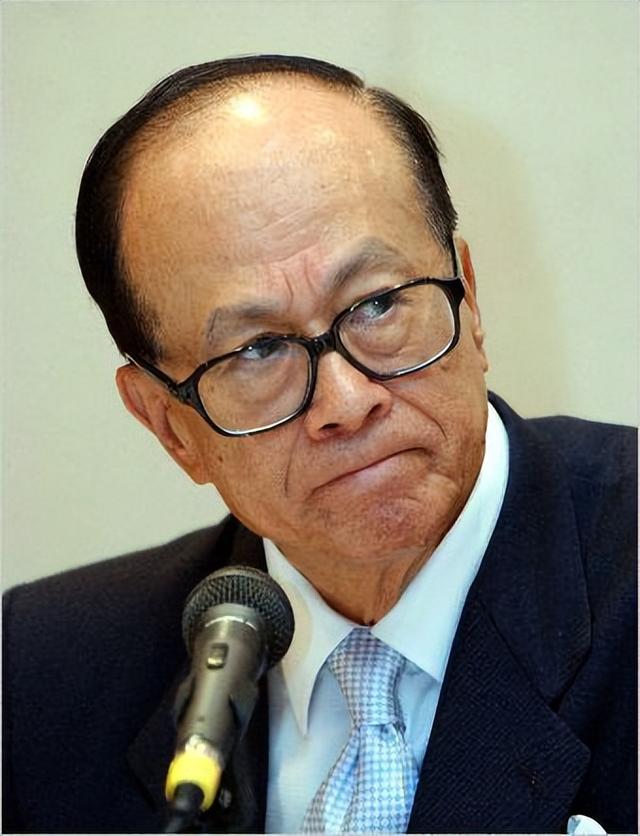 2909亿身价有何用？97岁的李嘉诚无力回天，两个60岁儿子已成心病
