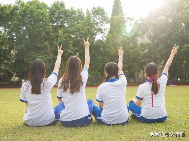 人工智能时代的课程逻辑：世界模型与场景学习