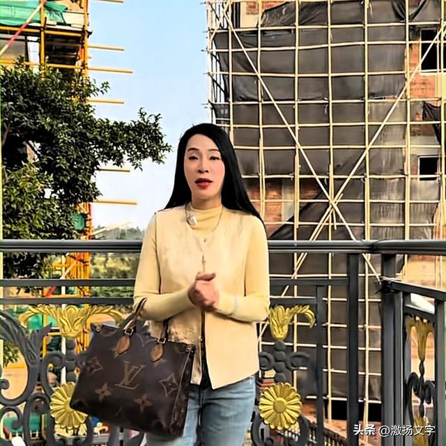 全红婵家新房旁的美女邻居，建房时有影响的那棵大树就是美女家的