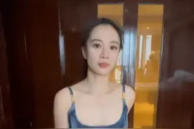 李梦穿性感衣服跳广播体操，网友：她终于摆脱了偶像包袱！图片