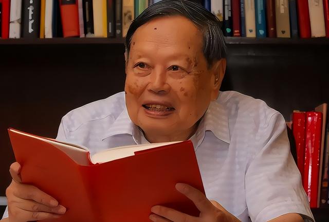 杨振宁的年薪到底有多高？知道真实数据后，才发现对他误解太深