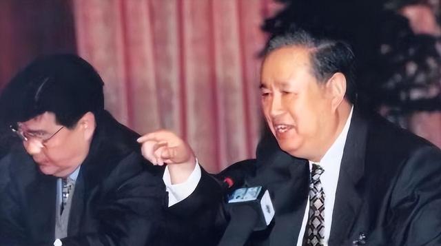 他是人民的好总理，65岁官至副国级，一生清廉，晚年捐出200万！