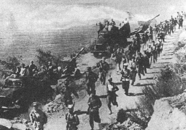 1950年，5000土匪包围解放军，匪首听错哨兵一个字，我军化险为夷