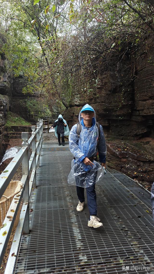 南太行D5万仙山景区郭亮村挂壁公路
