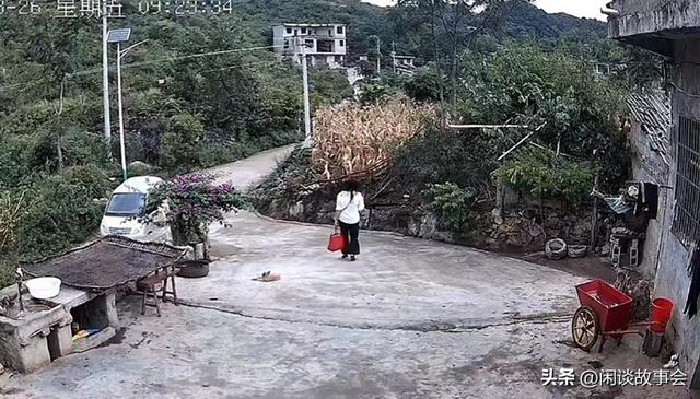 贵州一男子出门上班时，女友偷偷提行李跑了，男子：前妻也是这样