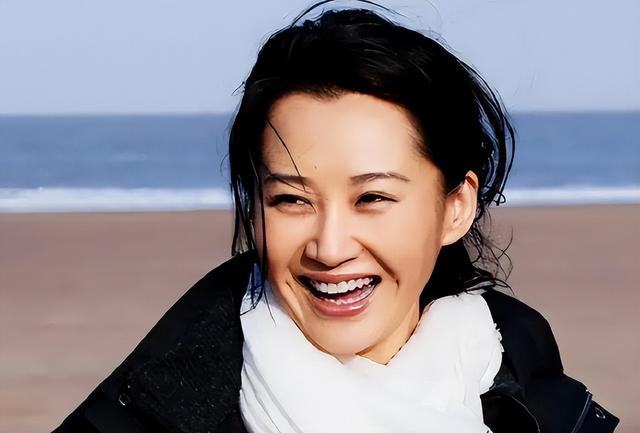 身价过百亿，坐拥北京一条街，出门私人飞机，京圈富婆都有谁?
