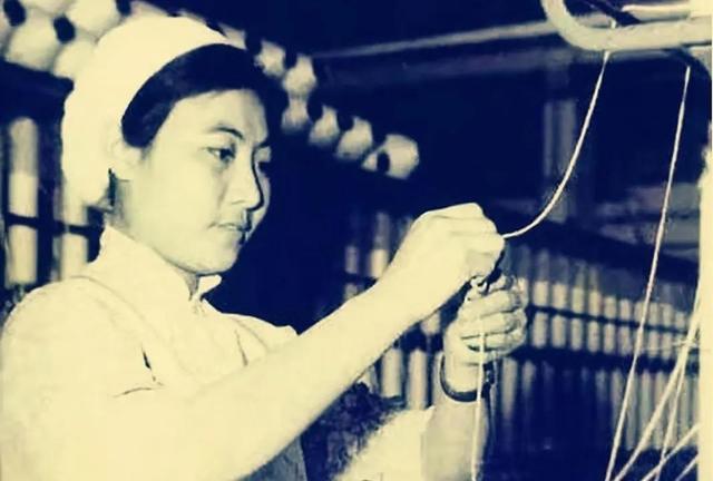 1976年吴桂贤参加会议，发现少了四个沙发，华国锋：他们不会来了
