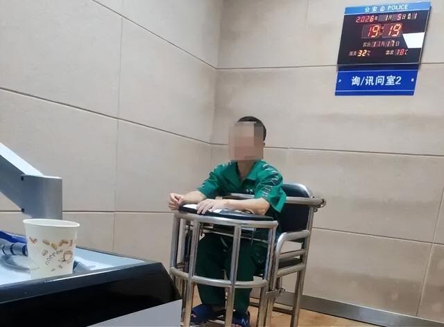 闫学晶母子先后道歉，代言品牌佐香园否认闫学晶持有公司股份	，冒充佐香园账号称“爱买不买”的男子已被行拘