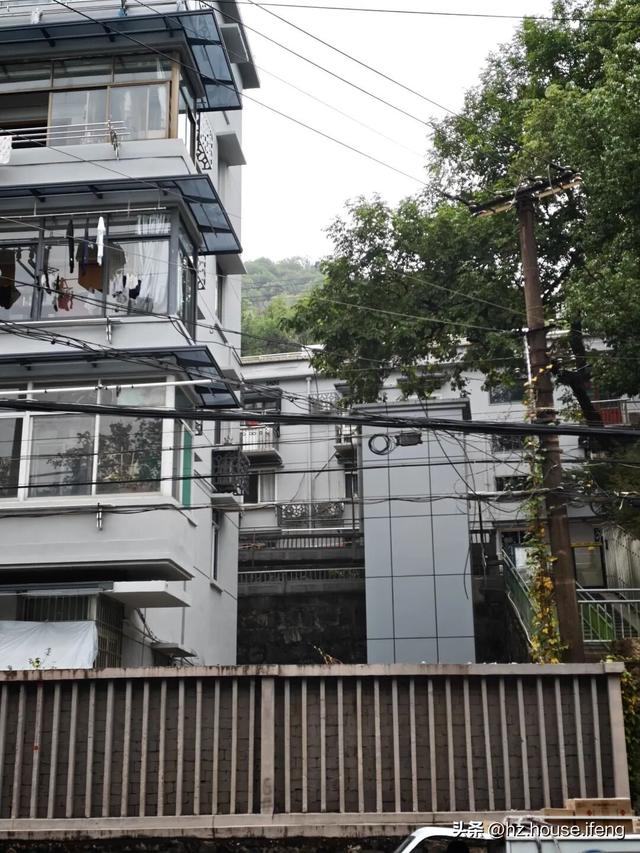 隧道穿楼，杭州这个老小区成“奇景”！