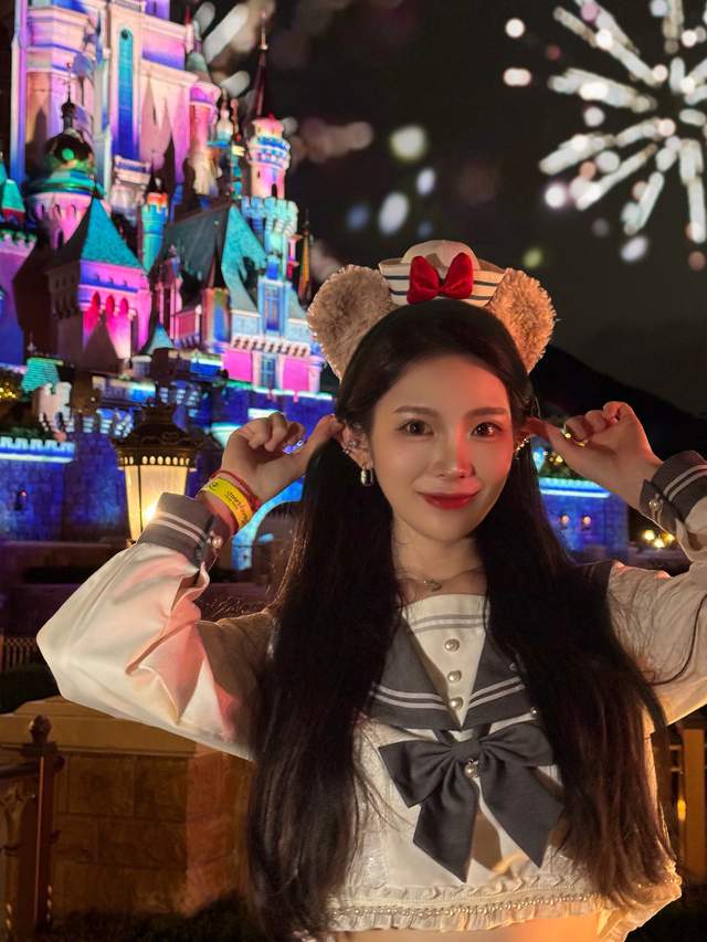 香港迪士尼20周年庆典启幕,中国演员司瑶化身迪士尼精灵同庆“奇妙派对”