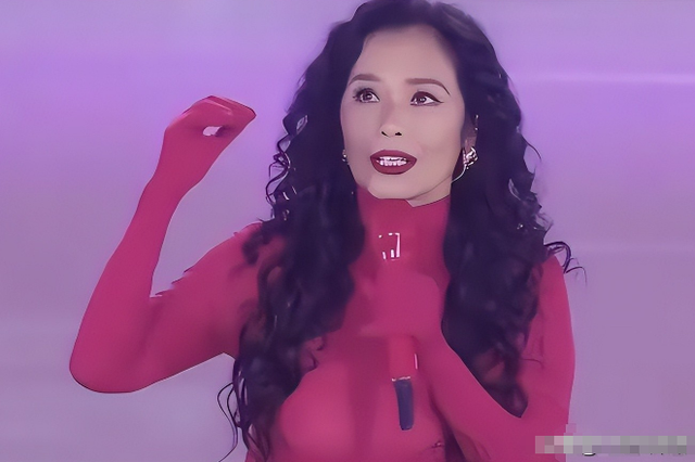 脊柱断裂	、前夫已死，63岁的"亚洲天后"韦唯	，已然走上了另一条路