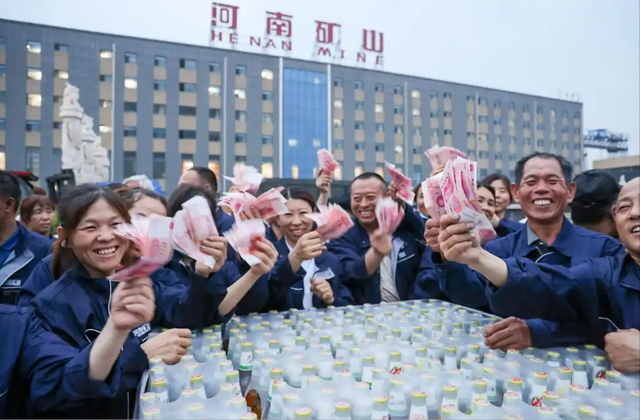 于东来没想到，离过年不到20天，崔培军因一特殊举动再次口碑暴涨