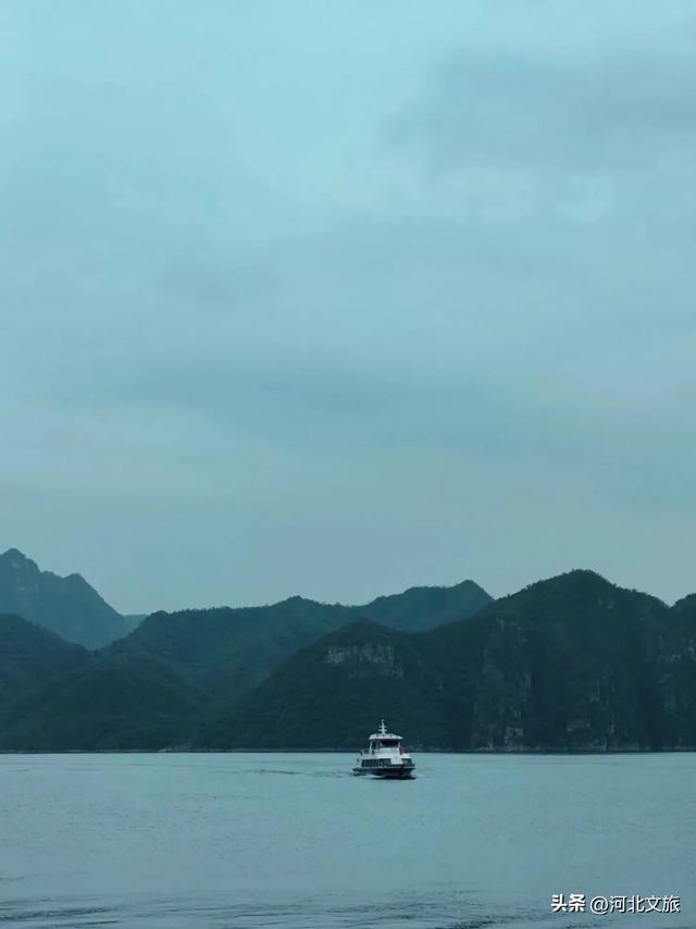 水墨丹青、红叶翩跹，易水湖秋日山水美成画！