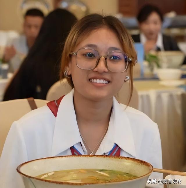 一口非遗美食，一眼红色文化！多国青年齐聚蒙自，频频点赞！