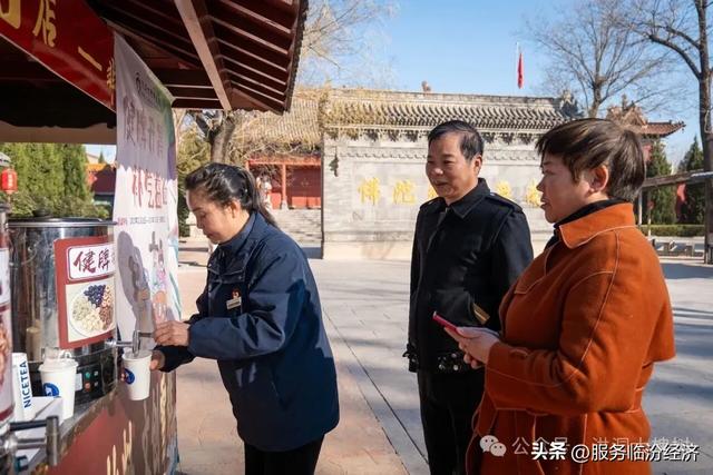 暖饮驱寒 暖心关怀!洪洞大槐树景区冬日暖茶活动温情启幕