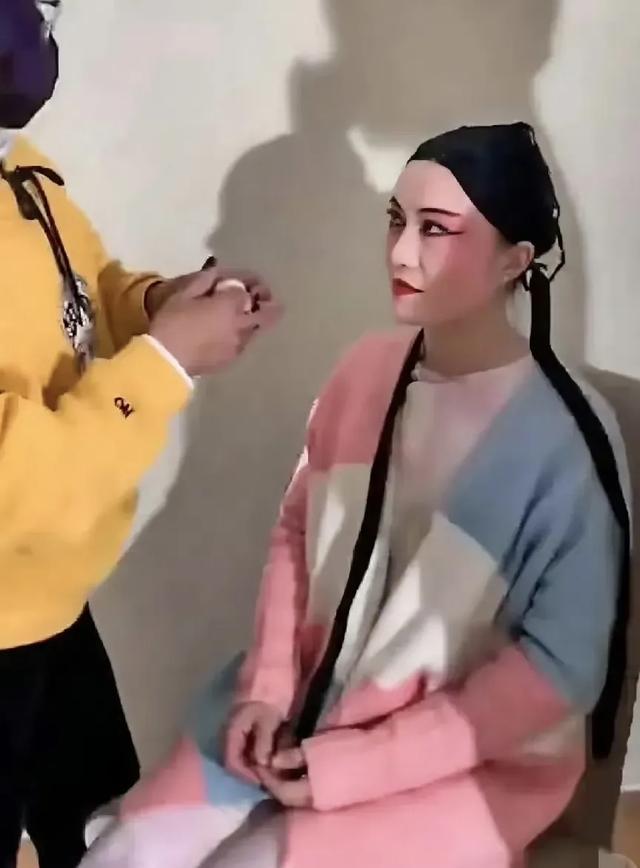 这该死的姻缘 | 103岁杨振宁为49岁翁帆庆祝生日