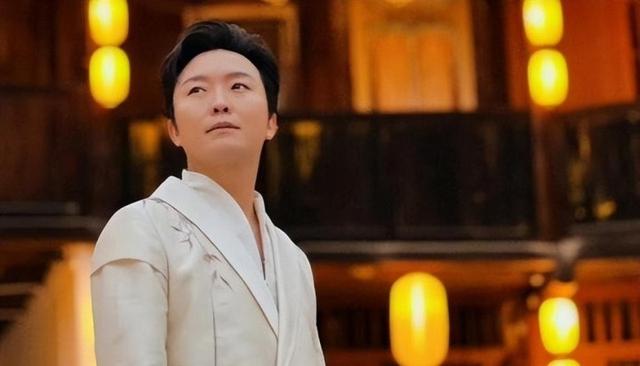 这一次，47岁的“跳梁小丑”李玉刚	，如今已彻底走上了另一条道路