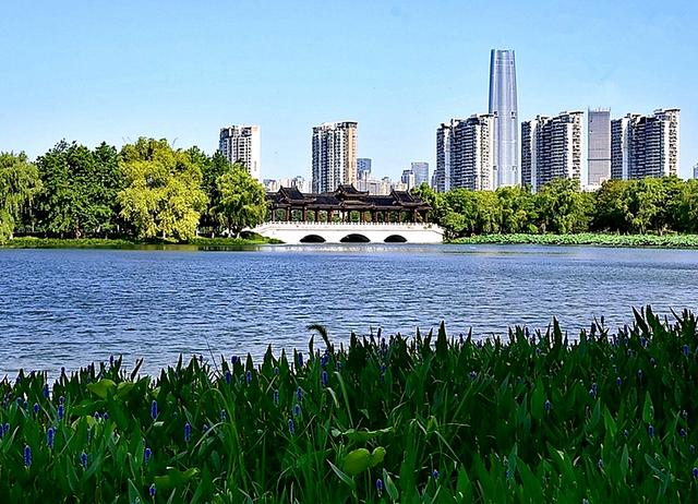 武汉与南京这俩城市到底有多像？都地跨长江两岸都有长江第一桥