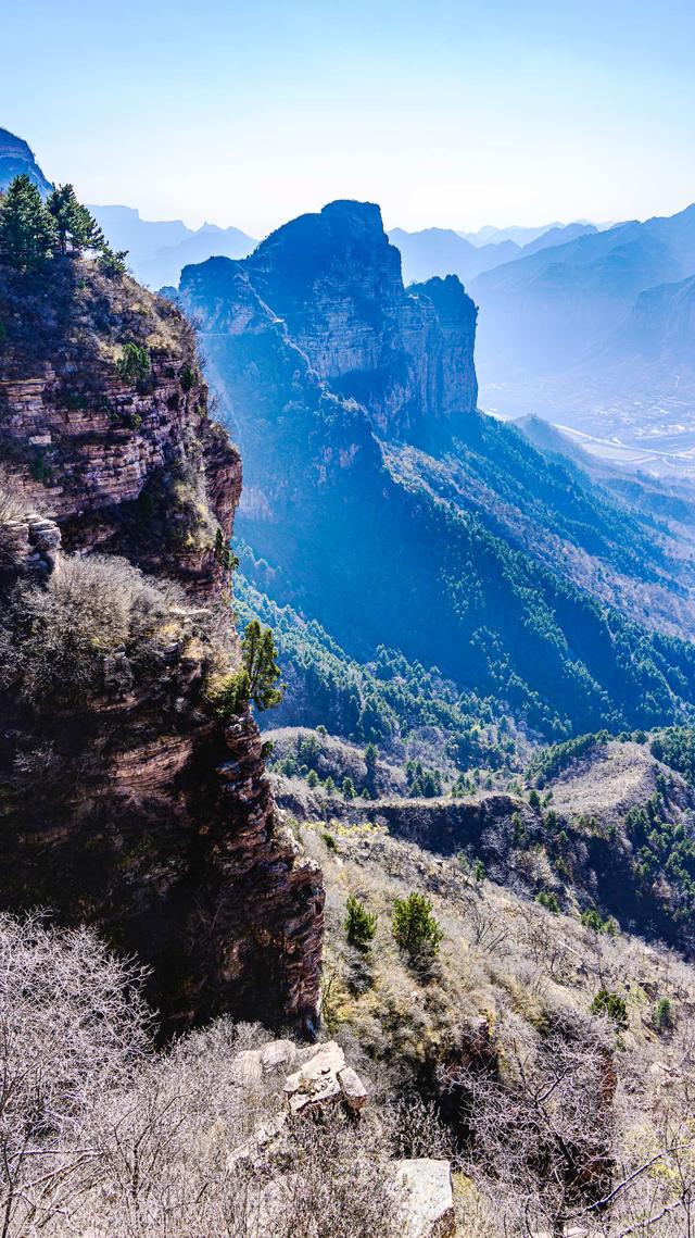 游东太行，望群山 ，感悟‘云海翻腾走龙蛇，绝壁生辉见奇峰’