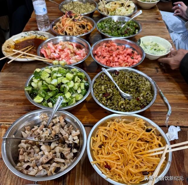 湖南小伙去广西，3元稀饭自助餐，10多种菜随便吃，直呼穿越30年