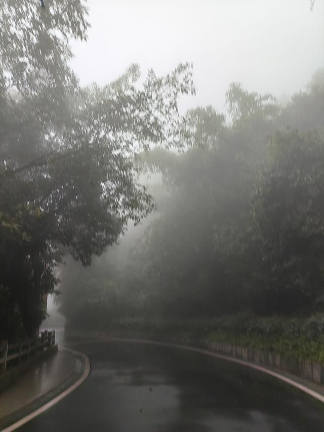 天啊，白云难爬吗？