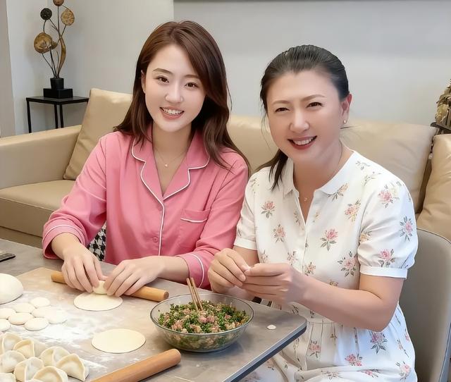 麻烦大了！闫学晶道歉仅1天	，2个细节暴露野心，这次赵本山也遭殃