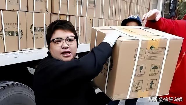 贪污上亿、假慈善？被实名举报的韩红，如今连坐椅子都成了"错"
