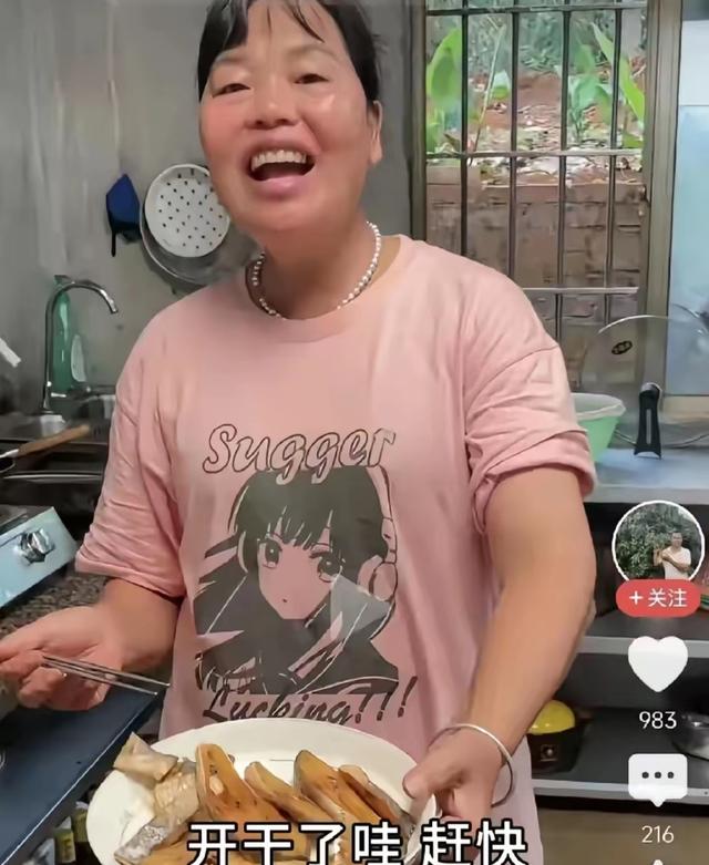 基因的力量太恐怖！全红婵进入身体发育期，身材臃肿，神似妈妈