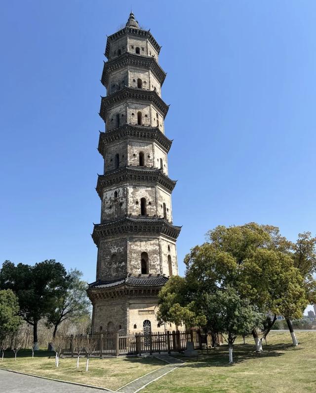 这座长江南岸的佛光之城，藏着安徽最能打的山水