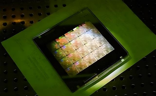 不用光刻机也能生产芯片？纳米压印技术的出现，到底靠不靠谱？