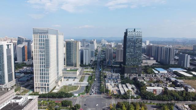 企业像开在“机器人超市”里 成华经开区“精准捕猎”