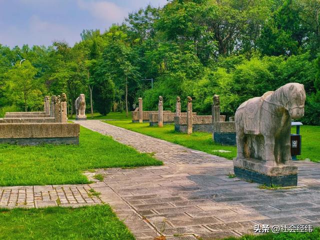 下马坊遗址公园：石坊凝史韵，一步叩明陵