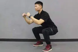 男人每天坚持做“深蹲”，一个月后，可能会尝到这3个“甜头”图片