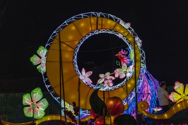 辽宁沈阳：丁香湖非遗灯会精彩震撼 绝对值得打卡