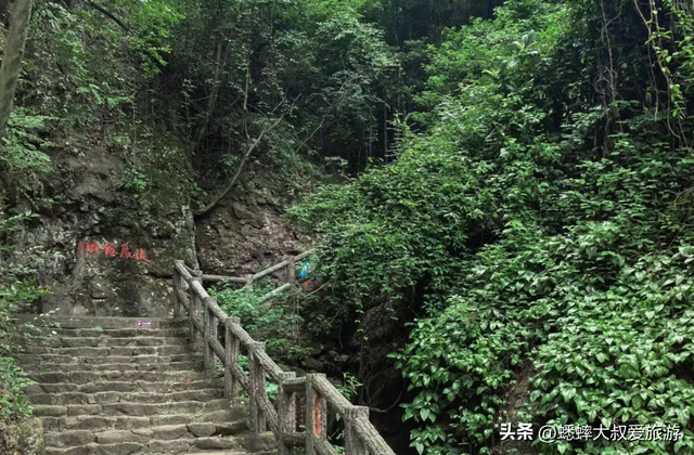 距离杭州1小时车程，藏着个“小泰山”，常年云雾缭绕，很惊艳！