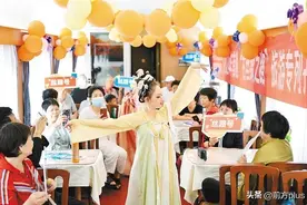 “铁路+旅游”让老年人乐享“诗和远方”图片