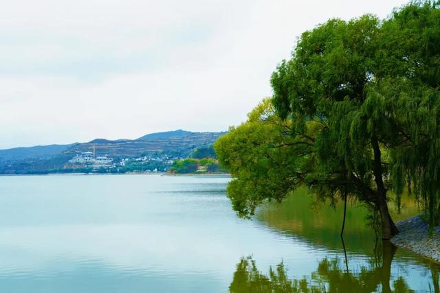 秦人故里，一湖秋色。