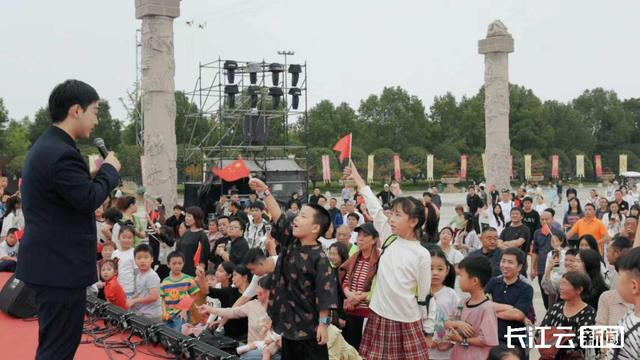 人人人人人……万名游客相聚炎帝故里“寻根+庆生”！