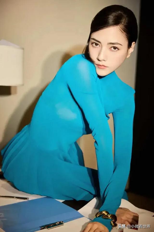 北京酒会太真实,吉娜“假胸”尴尬,娜然脸肿胀,秦舒培一脸男相