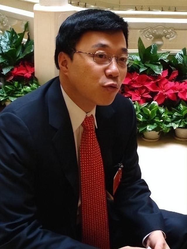 反手掐美脖子！“芯片之父”太给力！弃美归国，研发成果堪比核武