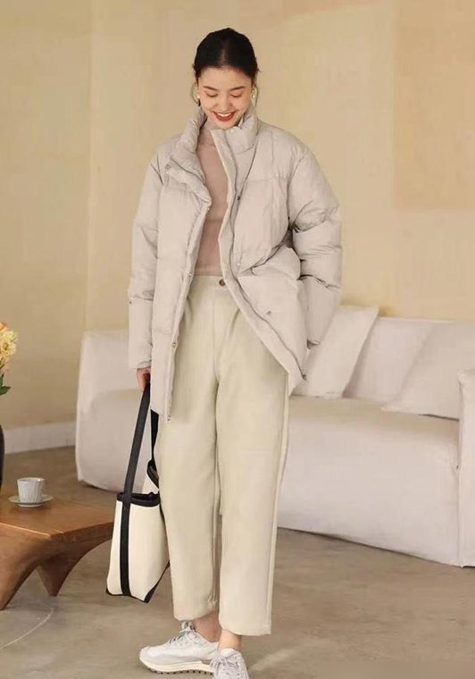 建议女人：羽绒服最好选这3种高级色，时髦洋气，适合25~40岁借鉴