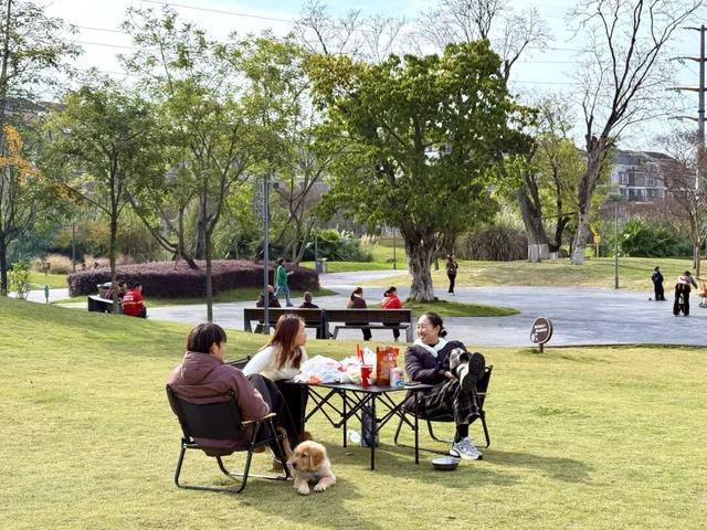 走！晒太阳去！