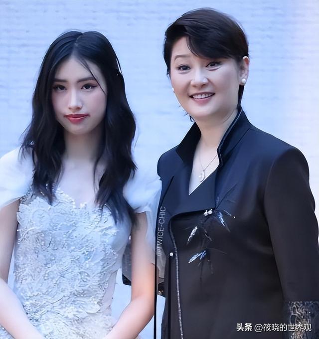 徐帆和冯小刚被爆离婚：26年无子女徐帆不再隐忍，冯小刚有苦难言