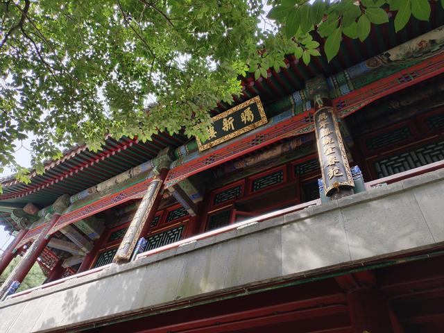 为什么说 谐趣园 嘱新楼的对联可能是挂反了？