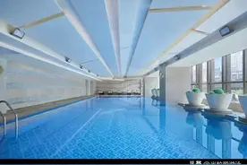 我53岁，学自由泳1年2个月，换气不顺畅，进入瓶颈期，该怎么破？图片